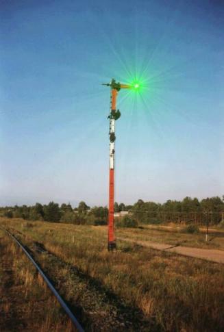 Современный железнодорожный светофор