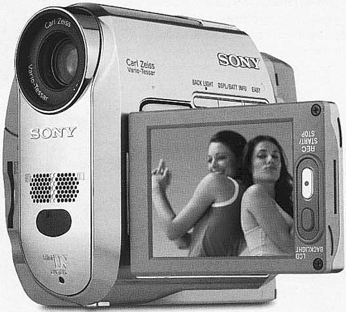 Современная цифровая видеокамера MiniDV фирмы Sony