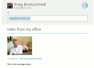 Интерфейс общего доступа в приложении Windows Mail (Почта Windows) (нижняя пустая часть была обрезана). Этот пользовательский интерфейс позволяет править адрес получателя, тему и тело сообщения и отправлять изображение в виде вложения или ссылки на файл в SkyDrive