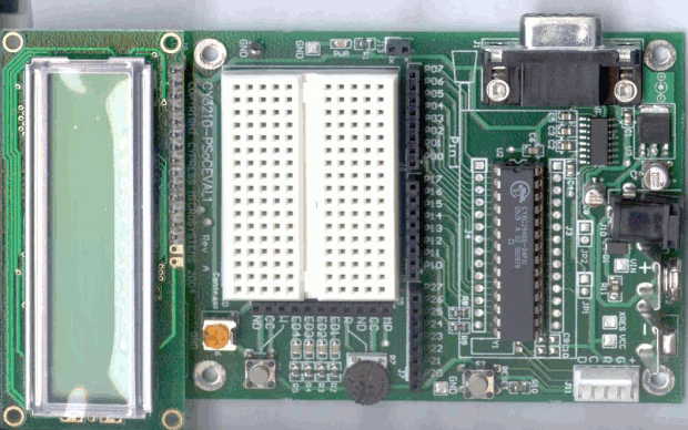 Оценочный комплект Cypress PSoC CY3210 имеет LCD, последовательный интерфейс, и небольшую область протоплаты
