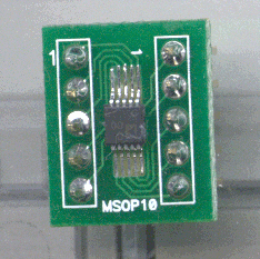 Специальные платы адаптеров облегчают прототипирование с помощью компонентов с поверхностным монтажем. Показан небольшая 10-контактная микросхема 16-битного SPI A/D  поверхностного монтажа, смонтированная на специальной поверхности присоединенной к плате адаптера DIP, которая позволяет ей подключаться прямо в 1-дюймовую студенческую протоплату